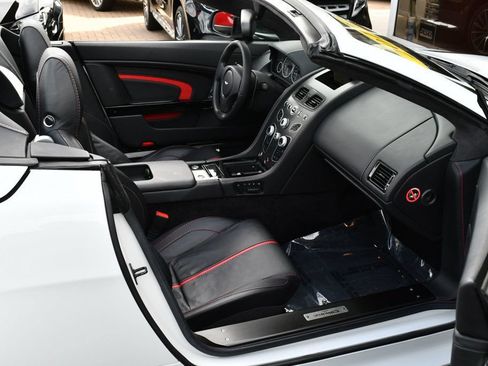 Used 2017 Aston Martin V12 Vantage S RWD image 57