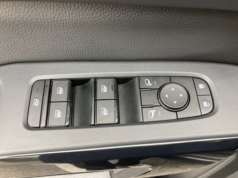 Used 2024 Nissan Pathfinder SV image 15