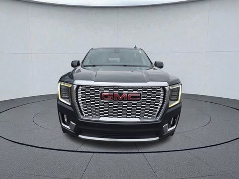 Used 2021 GMC Yukon XL Denali w/ Denali Premium Package image 8