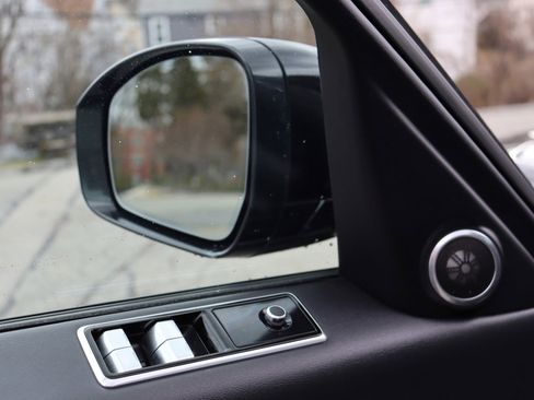 Used 2020 Land Rover Range Rover Sport SE image 24