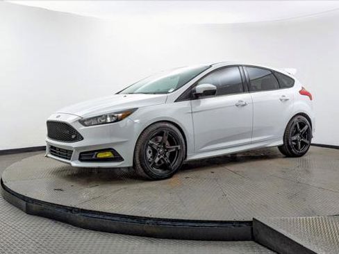 Used 2015 Ford Focus ST image 2