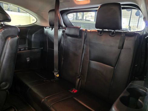 Used 2023 Toyota Highlander XLE FWD image 11