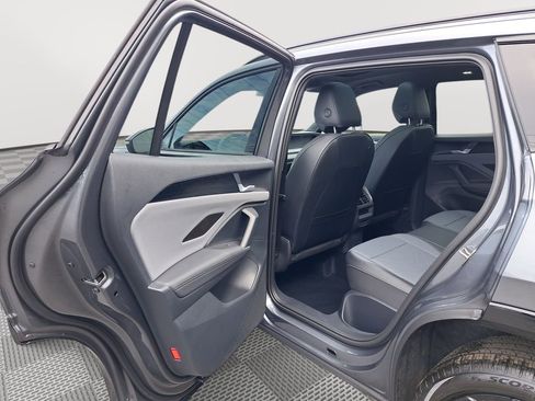 New 2025 Volkswagen Tiguan SE R-Line AWD/4WD image 13