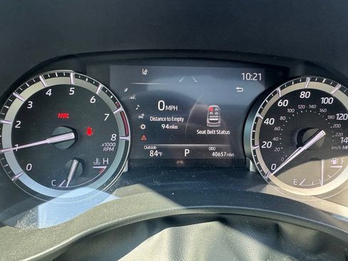 Used 2022 Toyota Highlander XLE FWD image 3
