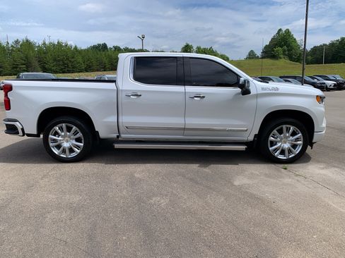 Used 2025 Chevrolet Silverado 1500 High Country AWD/4WD image 12