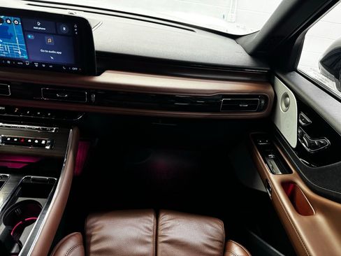 Used 2025 Lincoln Aviator Reserve w/ Equipment Group 201A image 17