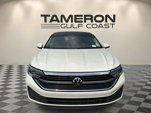 Used 2024 Volkswagen Jetta SE w/ Panoramic Sunroof Package FWD image 2