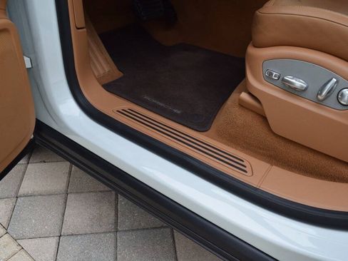 Used 2013 Porsche Cayenne Diesel AWD/4WD image 40