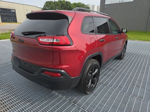 Used 2017 Jeep Cherokee Sport w/ Cold Weather Group AWD/4WD image 5