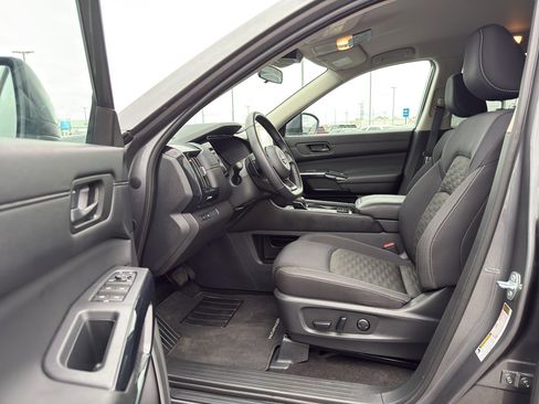 Certified 2024 Nissan Pathfinder SV image 11