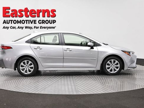 Used 2022 Toyota Corolla LE FWD image 4