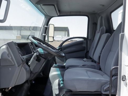 Used 2019 Isuzu NPR image 17