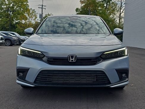 Used 2022 Honda Civic Touring image 2