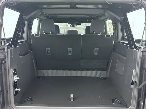 New 2025 Ford Bronco Base image 21