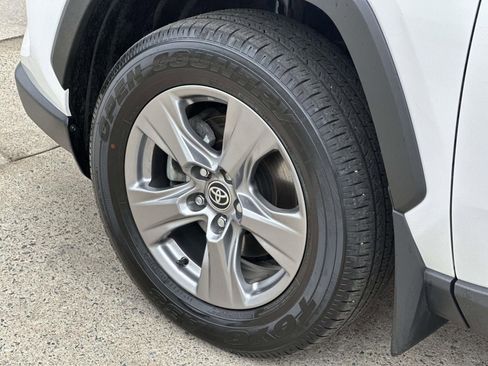 Used 2024 Toyota RAV4 XLE w/ Convenience Package image 7