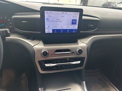 Used 2022 Ford Explorer XLT w/ Equipment Group 202A image 32