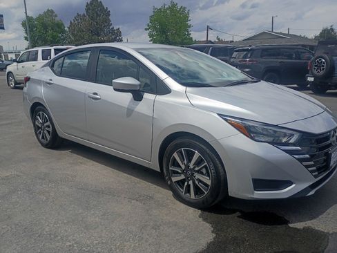 Used 2025 Nissan Versa SV FWD image 4