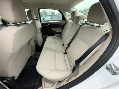 Used 2018 Ford Focus SE FWD image 11