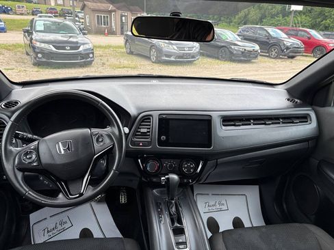 Used 2021 Honda HR-V Sport image 9