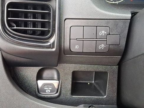 Used 2025 RAM ProMaster 2500 w/ U-Haul Equipment Group FWD image 36