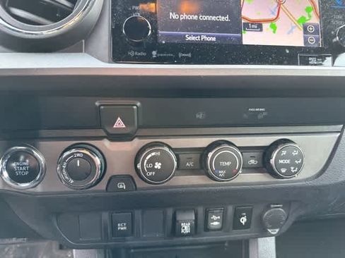 Used 2019 Toyota Tacoma TRD Sport image 9