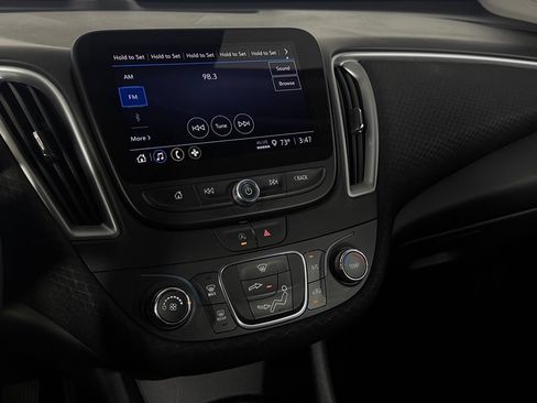 Used 2025 Chevrolet Malibu RS FWD image 17