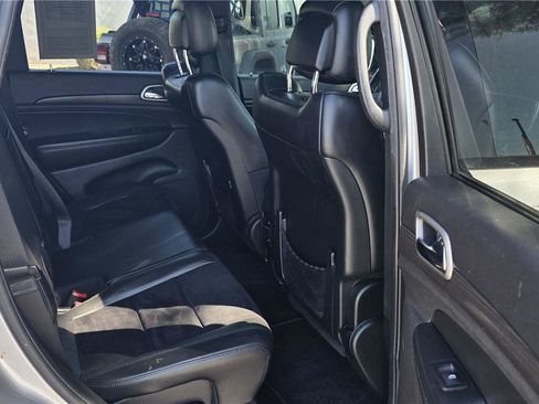 Used 2018 Jeep Grand Cherokee Altitude AWD/4WD image 12