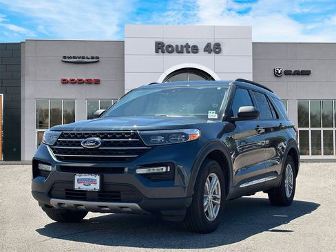 Used 2023 Ford Explorer XLT w/ Equipment Group 202A AWD/4WD image 2