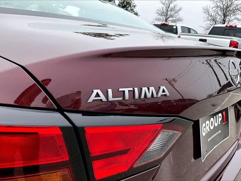 Used 2025 Nissan Altima 2.5 SV image 9