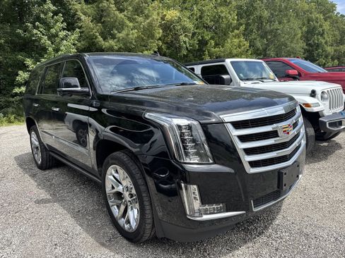 Used 2020 Cadillac Escalade Premium Luxury AWD/4WD image 4