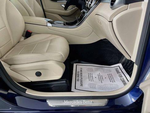 Used 2021 Mercedes-Benz GLC 300 w/ Premium Package image 34
