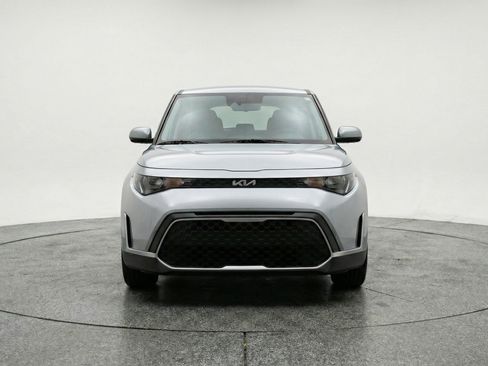 Used 2025 Kia Soul LX w/ LX Technology Package FWD image 2