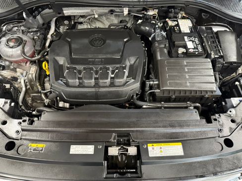 Used 2024 Volkswagen Tiguan SE AWD/4WD image 35