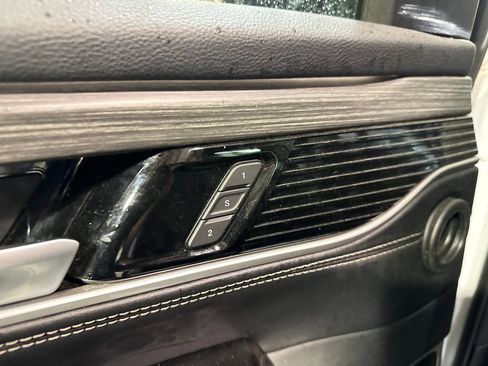 Used 2024 Jeep Wagoneer L Series II w/ Flexible Seating Group AWD/4WD image 9