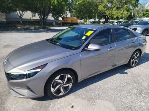 Certified 2023 Hyundai Elantra SEL w/ Convenience Package FWD image 2