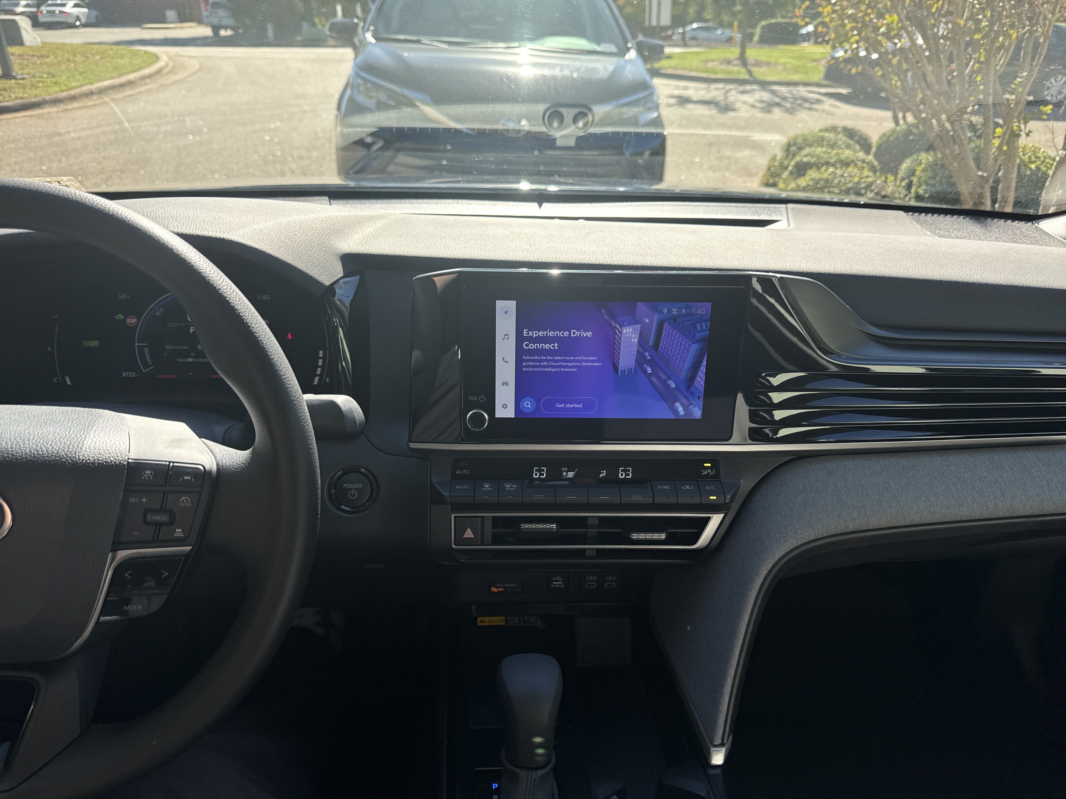 Used 2025 Toyota Camry LE FWD image 3