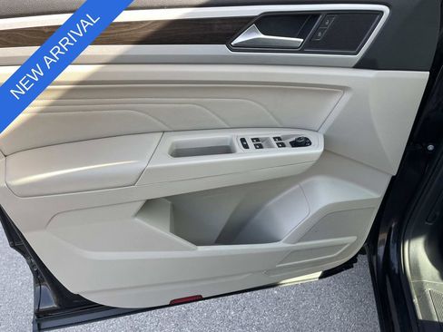 Used 2023 Volkswagen Atlas SE image 25