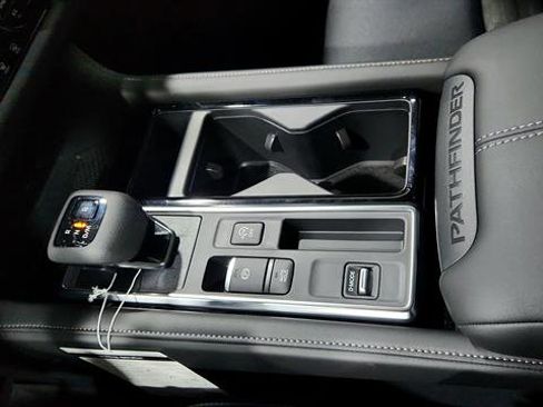 New 2025 Nissan Pathfinder SV image 15