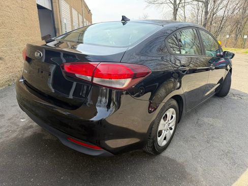 Used 2017 Kia Forte LX image 3