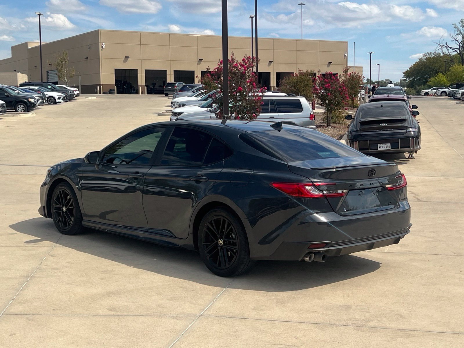 Used 2025 Toyota Camry SE w/ Convenience Package FWD image 6