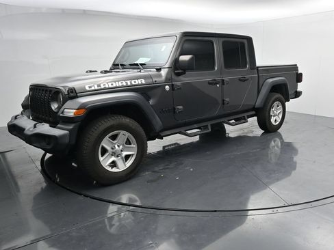 Used 2020 Jeep Gladiator Sport w/ Quick Order Package 24S AWD/4WD image 4