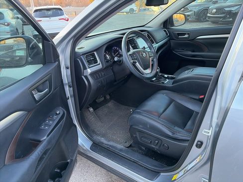 Used 2015 Toyota Highlander XLE image 11