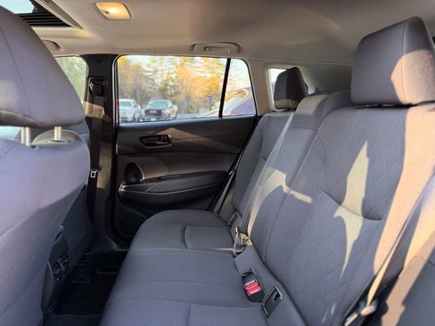 Used 2023 Toyota Corolla Cross LE w/ Moonroof Package image 6