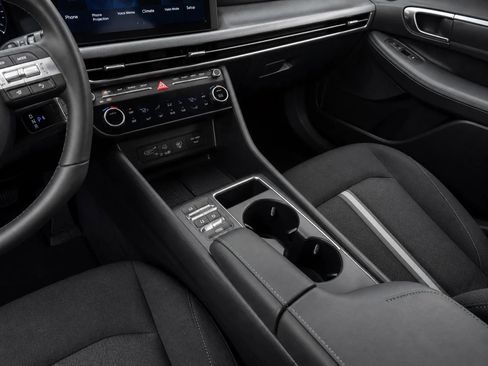 Used 2025 Hyundai Sonata SEL FWD image 4