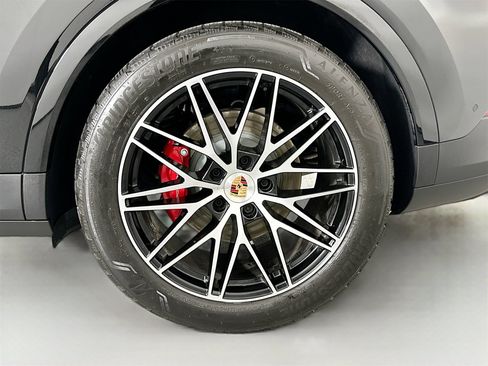 Certified 2025 Porsche Cayenne S image 12