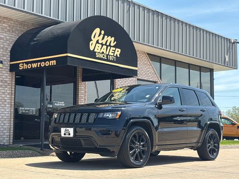 Used 2020 Jeep Grand Cherokee Altitude AWD/4WD image 1