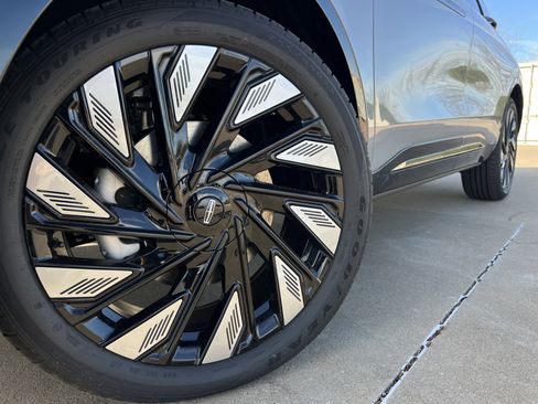 New 2026 Lincoln Nautilus Reserve w/ Jet Appearance Package image 14