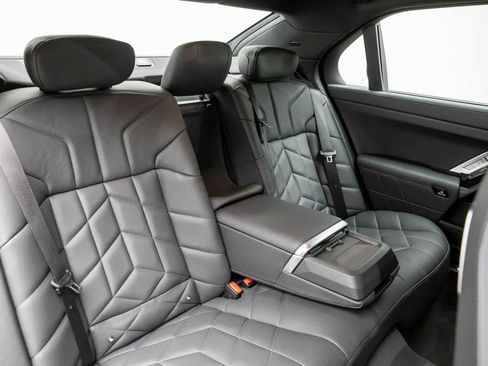 Used 2024 BMW 760i xDrive 760i xDrive w/ Executive Package image 15