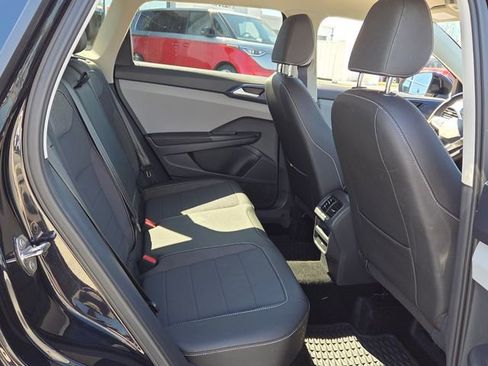 Used 2024 Volkswagen Taos SE image 16