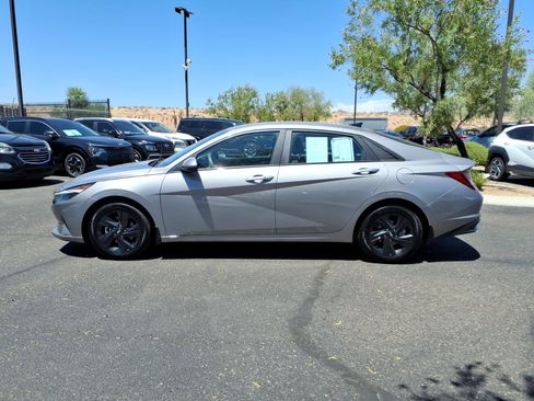 Certified 2023 Hyundai Elantra SEL FWD image 3